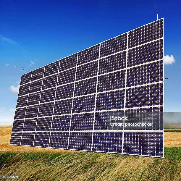 Panel Solar Foto de stock y más banco de imágenes de Azul - Azul, Calor, Campo - Tierra cultivada