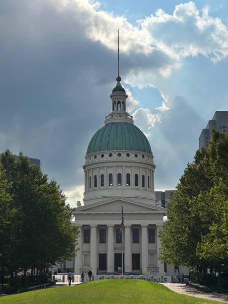 old st louis courthouse - city landmark 2 - 1862 imagens e fotografias de stock