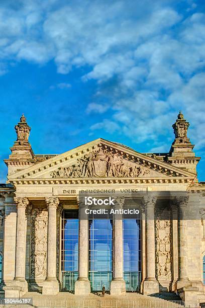 Fachada Del Reichstag El Parlamento Alemán En Berlín Alemania Foto de stock y más banco de imágenes de Aire libre