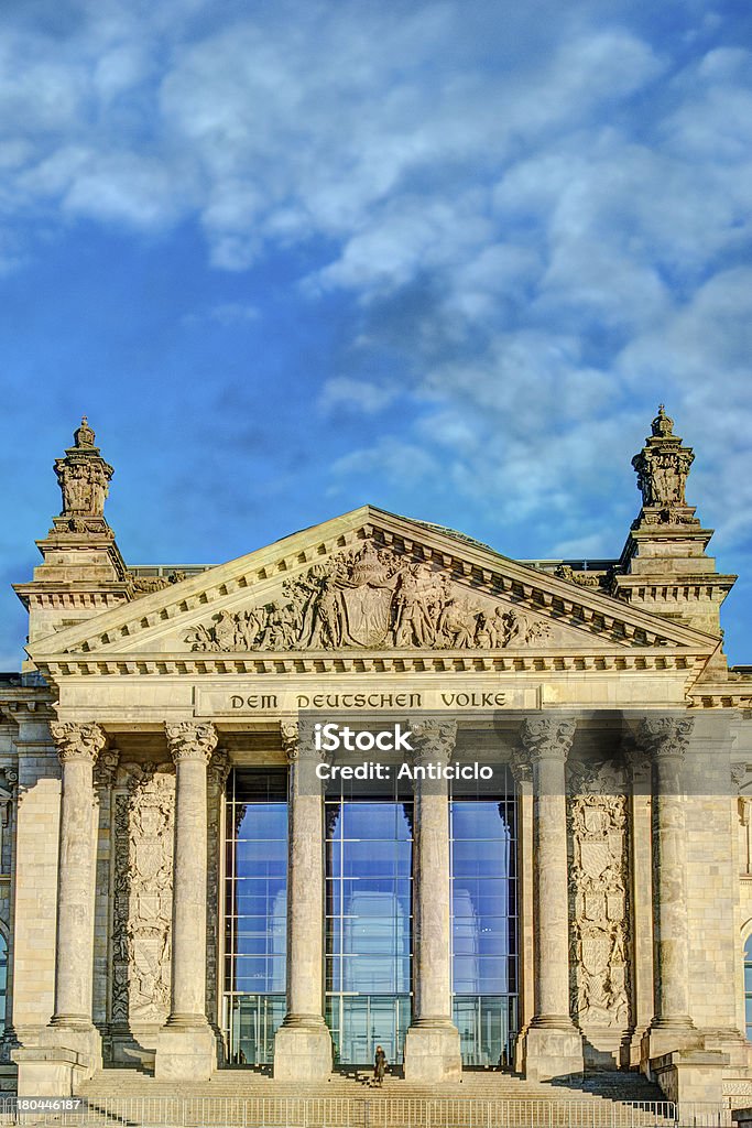 正面玄関のライヒスターク（ドイツ議事堂）、ドイツ、ベルリン - アメリカ合衆国下院のロイヤリティフリーストックフォト
