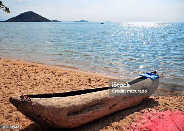 Capo Maclear Chembe India Piroga Intagliato A Mano Sulla Spiaggia - Fotografie stock e altre immagini di Repubblica del Malawi