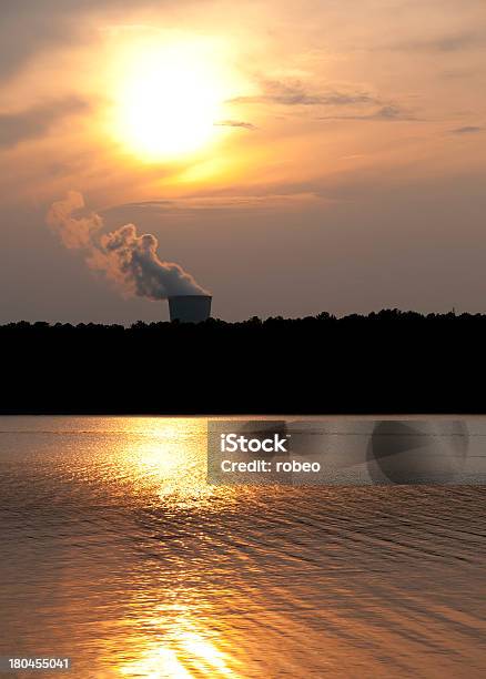 Photo libre de droit de Nucléaire Coucher Du Soleil banque d'images et plus d'images libres de droit de Aube - Aube, Buée, Centrale nucléaire