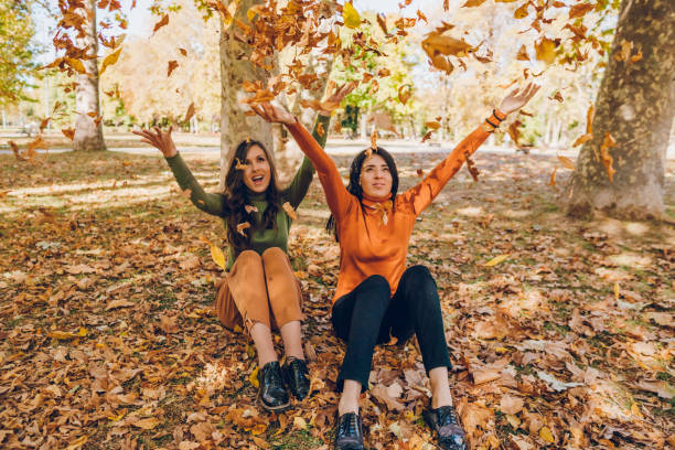 two young woman enjoying autumn - twin falls imagens e fotografias de stock