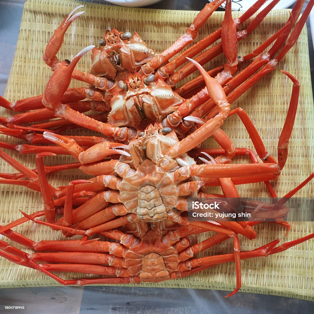 Steamed red snow crab in season in Gangwon-do Food photos that provide unlimited steamed red crabs in season in Gangwon-do Color Image Stock Photo