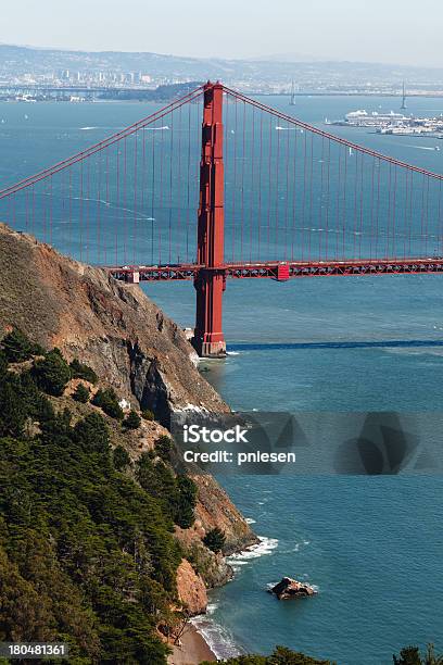 Torre Da Ponte Golden Gate Em San Francisco Bay Oakland - Fotografias de stock e mais imagens de Ao Ar Livre