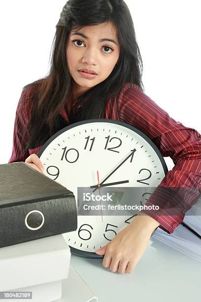 Mujer Estrés En El Trabajo Foto de stock y más banco de imágenes de Adulto - Adulto, Adulto joven, Angustiado