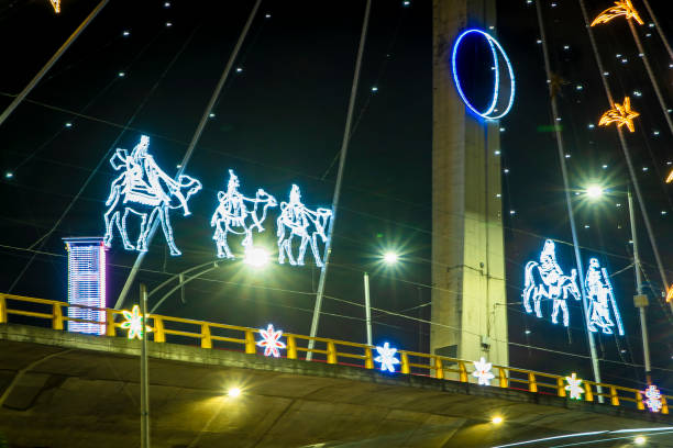 medellin, antioquia, colombia, january 11, 2023. people watching the december lights - market wealth famous place travel destinations photos et images de collection