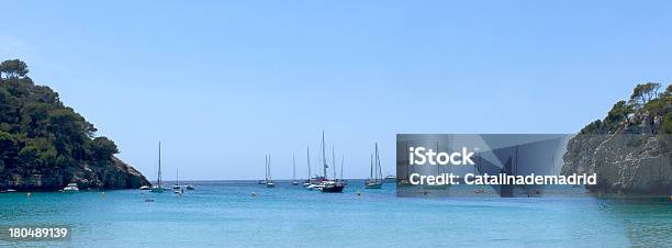 Barcos À Vela Em Menorca - Fotografias de stock e mais imagens de Ao Ar Livre - Ao Ar Livre, Azul, Baleares