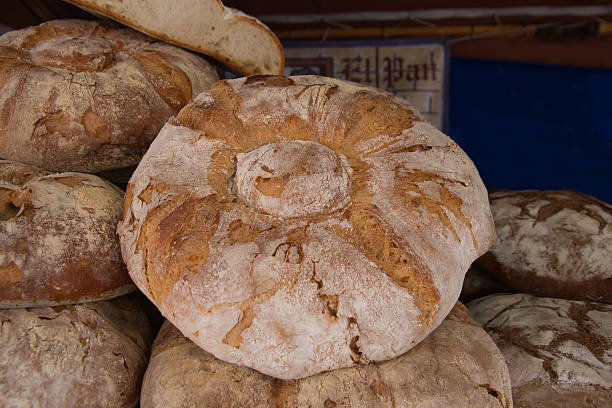 brot laib-pfanne - apilados stock-fotos und bilder