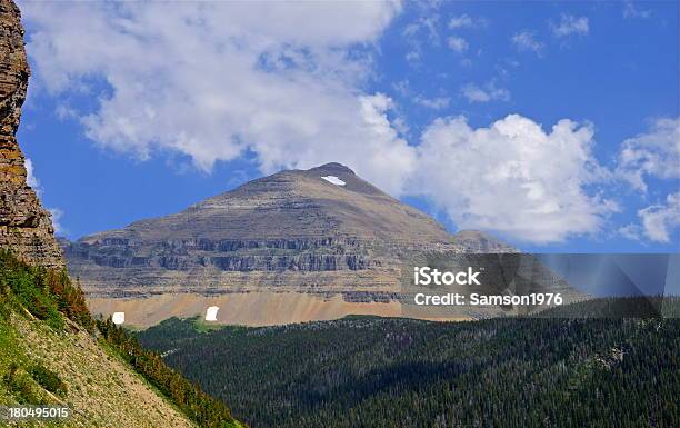 Foto de Pirâmide De Rocky Mountain e mais fotos de stock de Parque Nacional Glacier - Parque Nacional Glacier, Exterior, Fotografia - Imagem