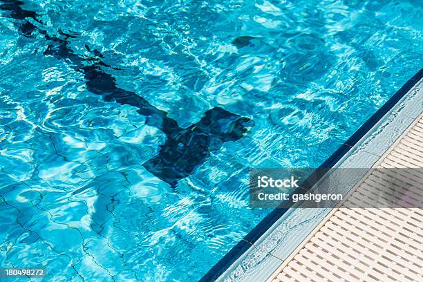 Edge Of Swimming Pool Stockfoto und mehr Bilder von Abstrakt - Abstrakt, Bildhintergrund, Blau