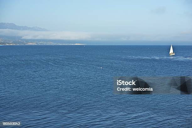 Foto de Oceano Pacífico Em Santa Barbara e mais fotos de stock de Mar - Mar, Natal, Velejar