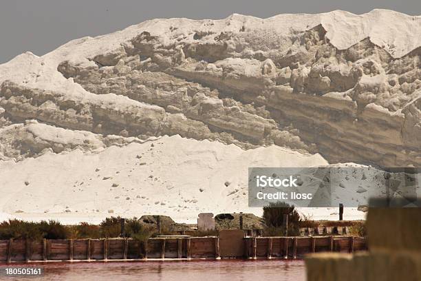 Foto de Montanha Branco De Rosto Sal e mais fotos de stock de Aigues-Mortes - Aigues-Mortes, Branco, Cena Não-urbana