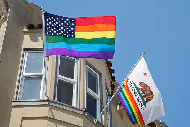 bandiere in castro, il quartiere gay di san francisco - castro foto e immagini stock