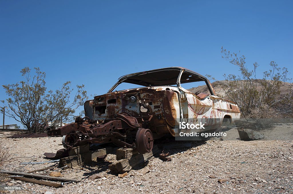 Abbandonato noleggio nel deserto dell'Arizona. - Foto stock royalty-free di 2013