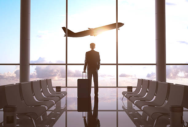 uomo d'affari in aeroporto - airport airplane travel airport lounge foto e immagini stock