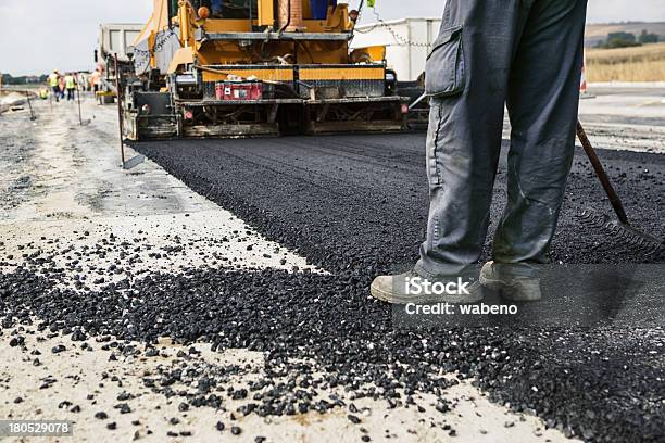 Photo libre de droit de Travaux Sur Lautoroute banque d'images et plus d'images libres de droit de Travaux de voirie - Travaux de voirie, Macadam, Bitumeuse