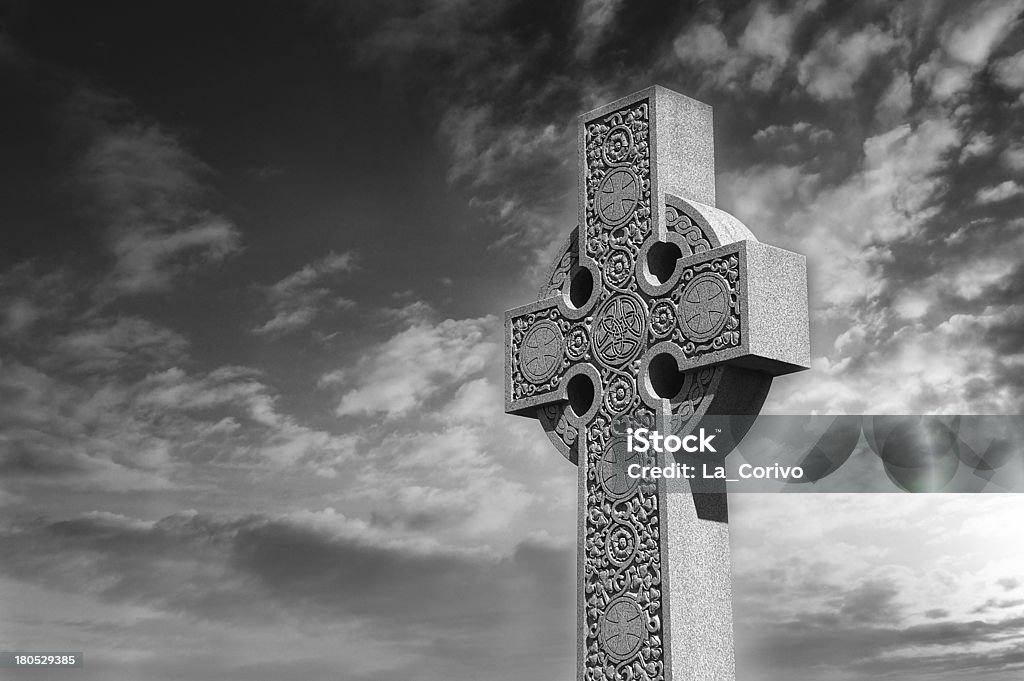 Alte celtic Friedhof Kreuz, moody sky - Lizenzfrei Keltisches Kreuz Stock-Foto