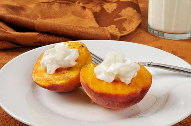 istock Grilled peahes and cream 180530010