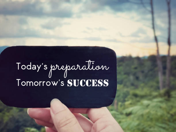 concept de citation d’inspiration de succès - futuristic forecasting today tomorrow photos et images de collection