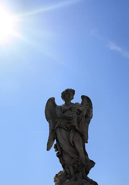 ángel en roma - aelian bridge fotografías e imágenes de stock
