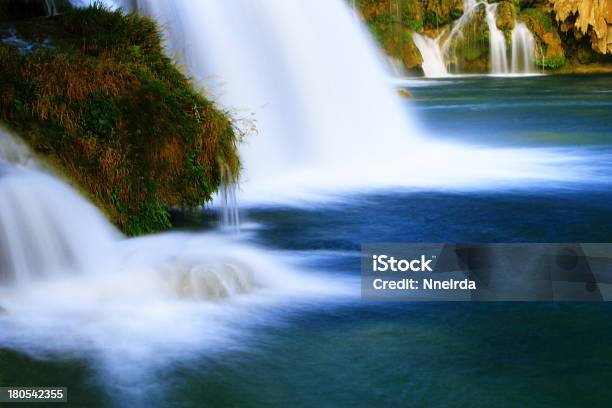 Cascata Setosa - Fotografie stock e altre immagini di Acqua - Acqua, Acqua fluente, Ambientazione esterna