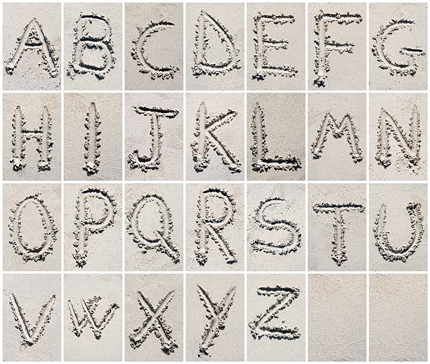 skład plaży alfabet - sand text alphabet beach zdjęcia i obrazy z banku zdjęć