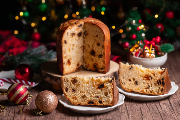 traditional italian christmas cake panettone with festive decorations - fruitcake cake fruit dessert imagens e fotografias de stock