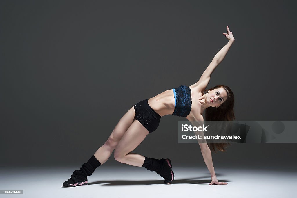Frau tanzt im Studio - Lizenzfrei Aktiver Lebensstil Stock-Foto
