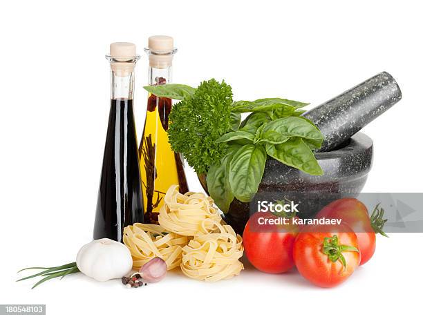 Comida Italiana Foto de stock y más banco de imágenes de Aceite de oliva - Aceite de oliva, Fondo blanco, Vinagre