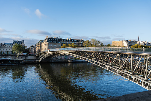 Passerelle Léopold-Sédar-Senghor, Bridge in Paris at sunrise