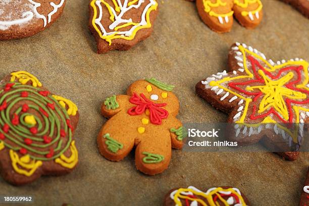 Biscoitos De Gengibre - Fotografias de stock e mais imagens de Assado no Forno - Assado no Forno, Biscoito de Gengibre - Bolacha, Bolacha