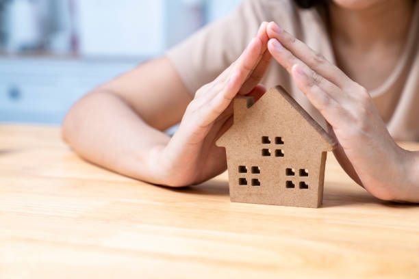 istock hands protect house, House insurance concept. 1805605045