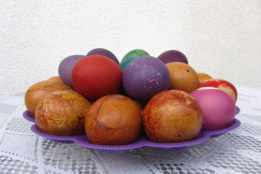 Easter eggs in the bowl on the table.