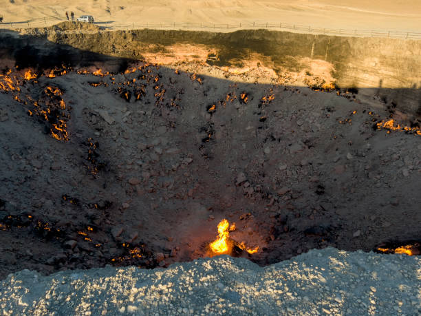 istock Giant hole with eternal fire in Turkmenistan 1805665935