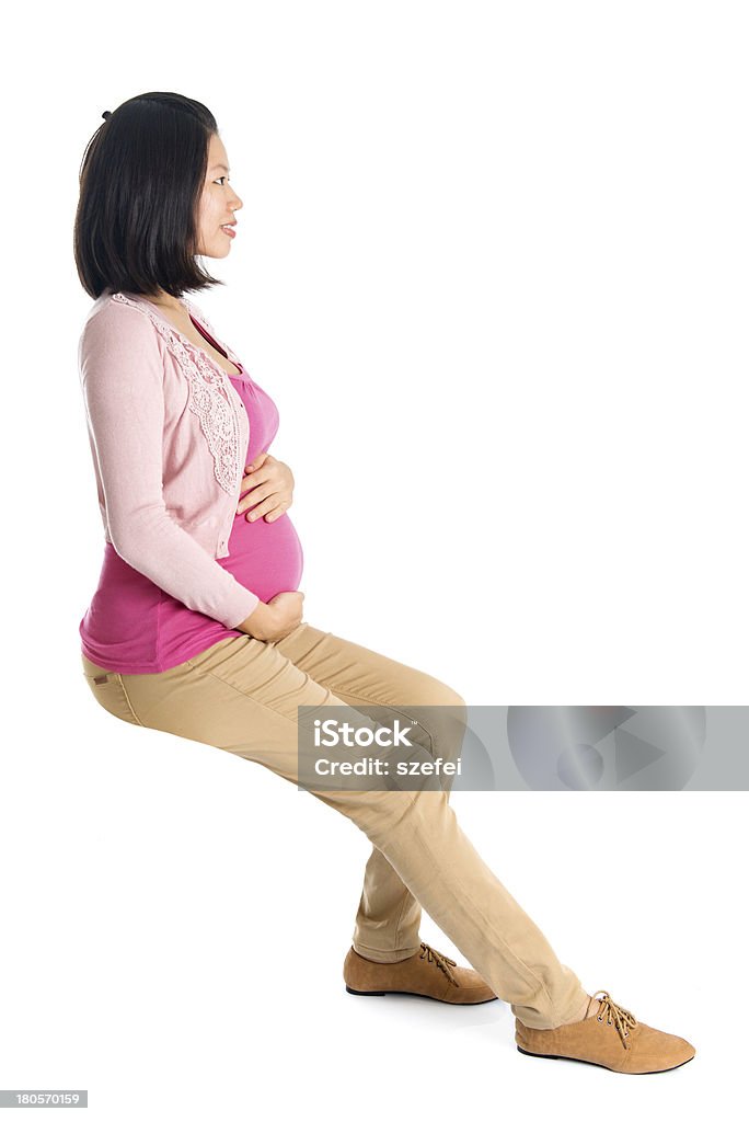 Seitenansicht Schwangere asiatische Frau sitzend - Lizenzfrei Asiatischer und Indischer Abstammung Stock-Foto