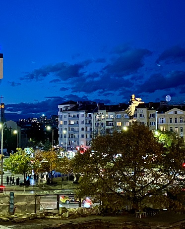 Bulgaria - Sofia - panorama by night of thé Town and statue of Sofia