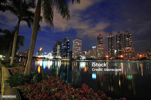 Bangkoku Centrum Miasta Z Odbicie Na Jezioro - zdjęcia stockowe i więcej obrazów Architektura - Architektura, Bangkok, Bez ludzi