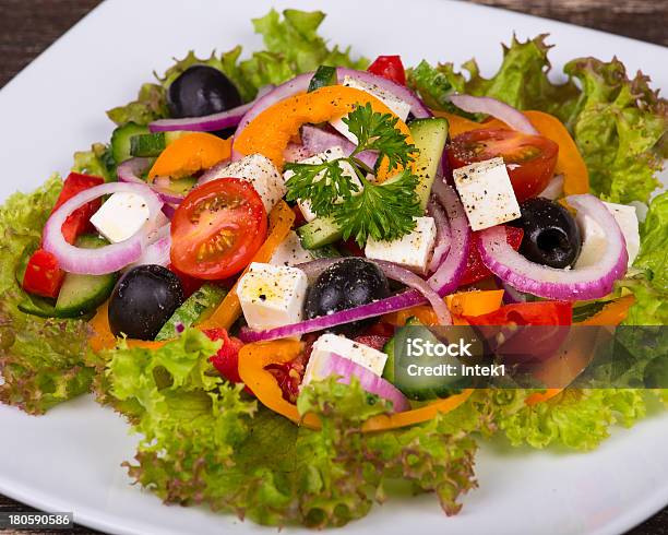 Foto de Salada Grega e mais fotos de stock de Alface - Alface, Alimentação Saudável, Azeitona