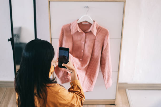 istock Side Hustle - Beauty Fashion Blogger 1805984986