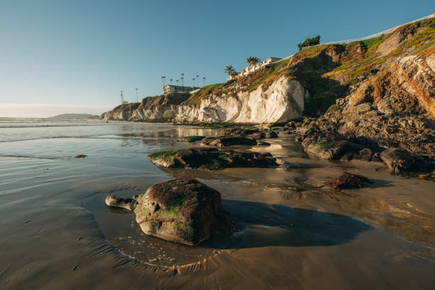 istock Rocky cliffs at low tide. Sunny day at Pismo Beach, California Central Cpast 1806111419