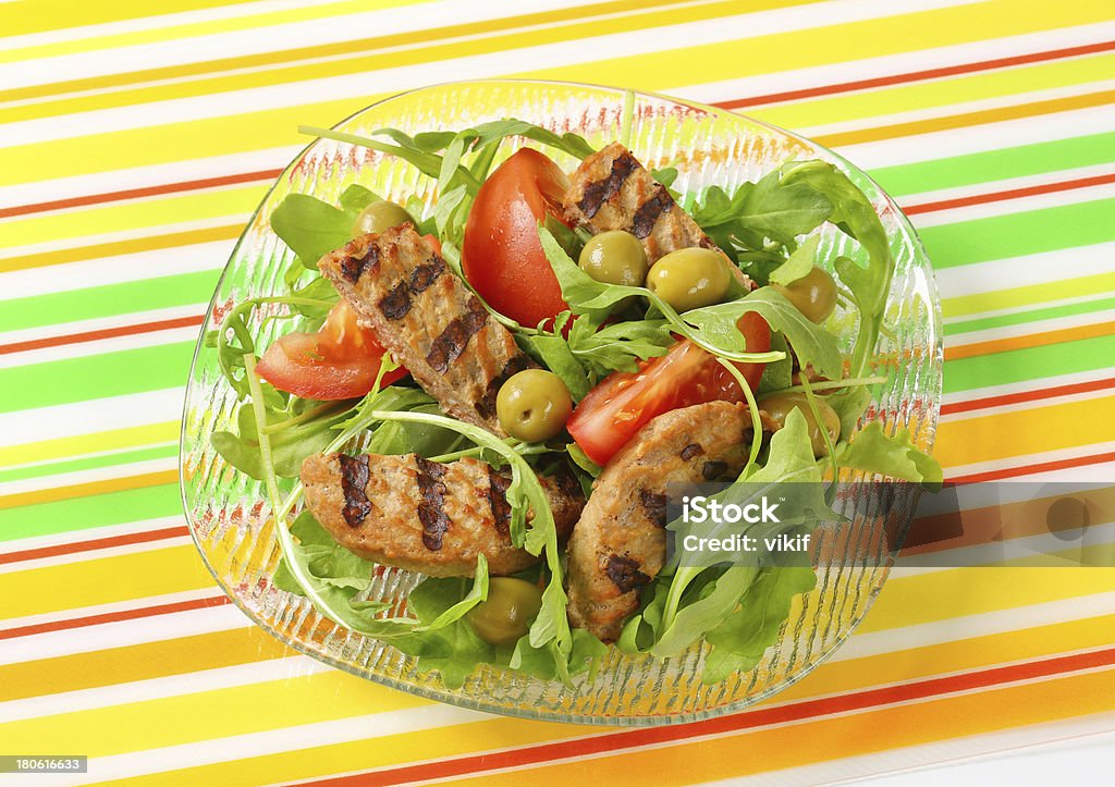 Carne grelhado com Salada de vegetais fresca - Royalty-free Cru Foto de stock