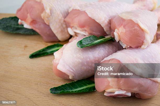 Cosce Di Pollo Crudo - Fotografie stock e altre immagini di Alimentazione non salutare - Alimentazione non salutare, Animale, Arto - Parte del corpo