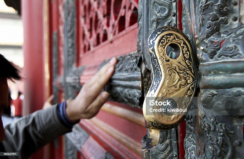 Man 中国寺院 - アジアおよびインド民族のロイヤリティフリーストックフォト