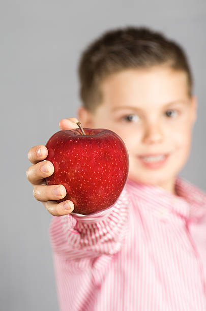 istock The child of apples 180622753
