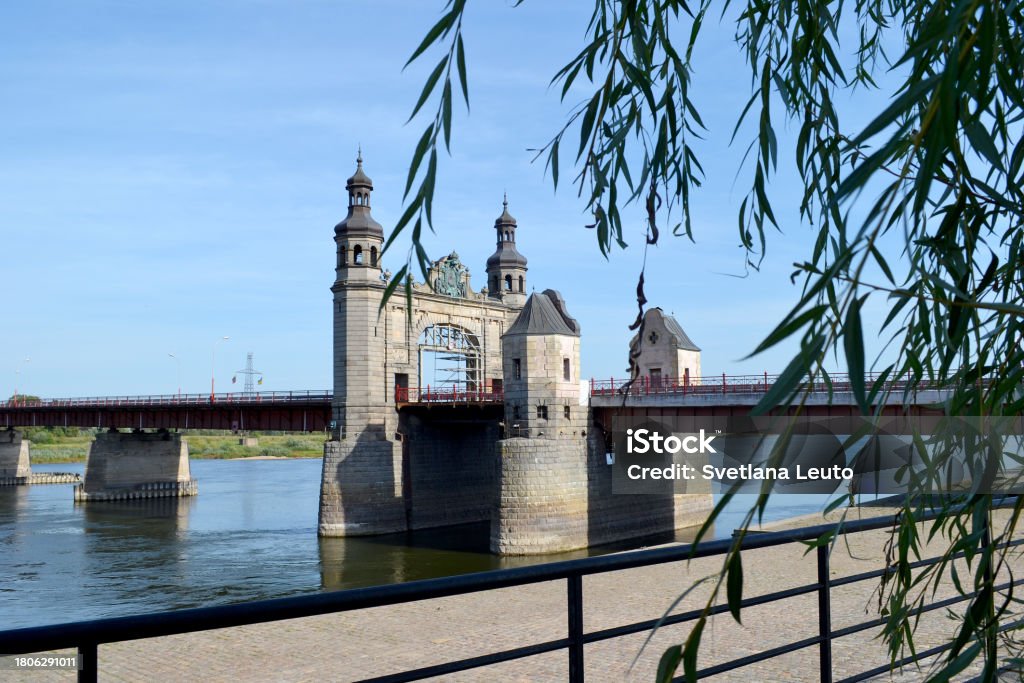 ネマン川に架かるクイーンルイーズ橋ロシアとリトアニアの国境検問所ソヴェツクカリーニングラード州 橋のストックフォトや画像を多数ご用意