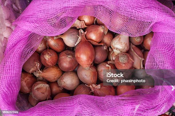 Cebola Em Saco De Rede - Fotografias de stock e mais imagens de Agricultura - Agricultura, Alimentação Saudável, Bulbo de flor