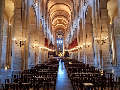The Basilica of Saint-Sernin is a church in Toulouse. The image shows the interior of the basilica (measures 115 x 64 x 21 meters). The central nave is barrel vaulted; the four aisles have rib vaults and are supported by buttresses.
