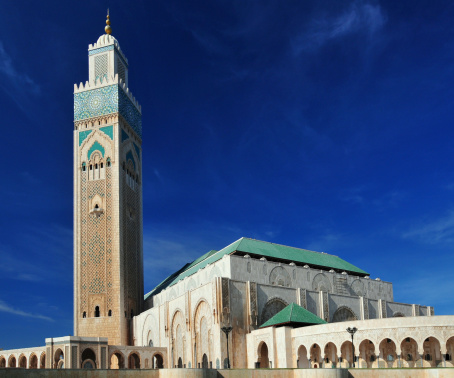 Casablanca / Dar-el-Baida, Morocco: Hassan II mosque with its sliding green roof - photo by M.Torres