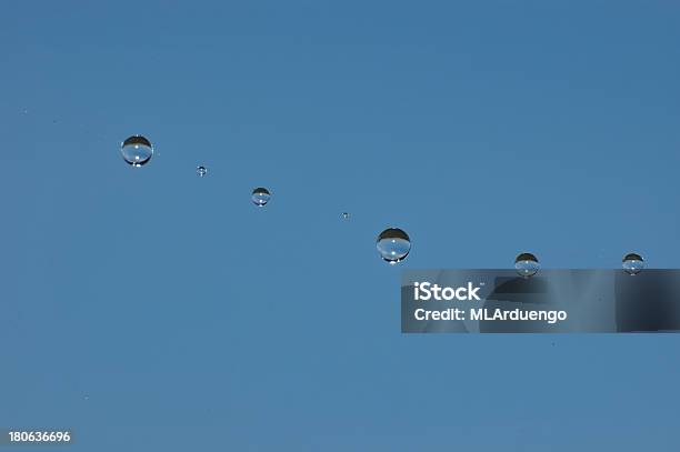 Gotas - Fotografias de stock e mais imagens de Abstrato - Abstrato, Aranha - Aracnídeo, Azul